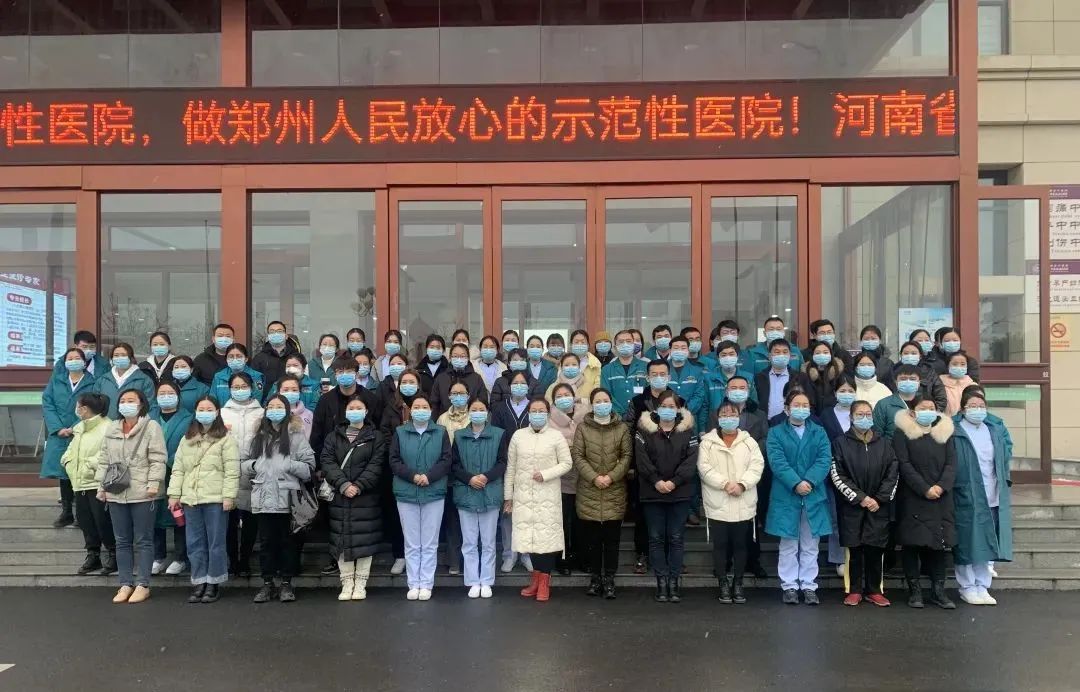 不懼嚴(yán)寒再出征！鄭州西區(qū)中醫(yī)院150余名醫(yī)護(hù)人員奔赴社區(qū)開展全員核酸采樣工作