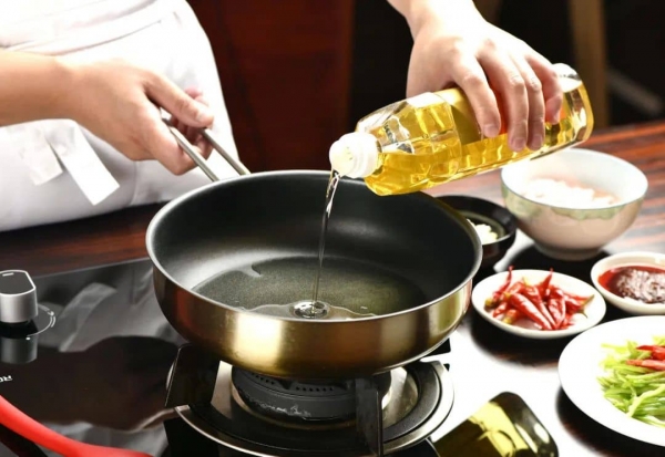 攝圖網(wǎng)_500683596_banner_炒菜倒油(非企業(yè)商用).jpg 1-tuya.jpg