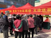 杏林春暖，“醫(yī)”路護(hù)航｜鄭西醫(yī)人進(jìn)社區(qū)健康義診送溫暖！