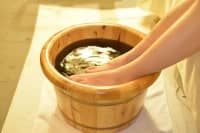 人老腳先衰，冬季5大泡腳方，讓你越泡越長壽！