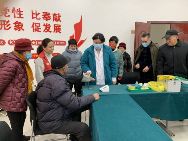 專家云集進社區(qū)，健康服務(wù)零距離！