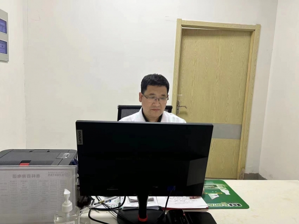 大二男生嘔吐、腹痛，竟是這個原因，網(wǎng)友：這個習慣我也有！