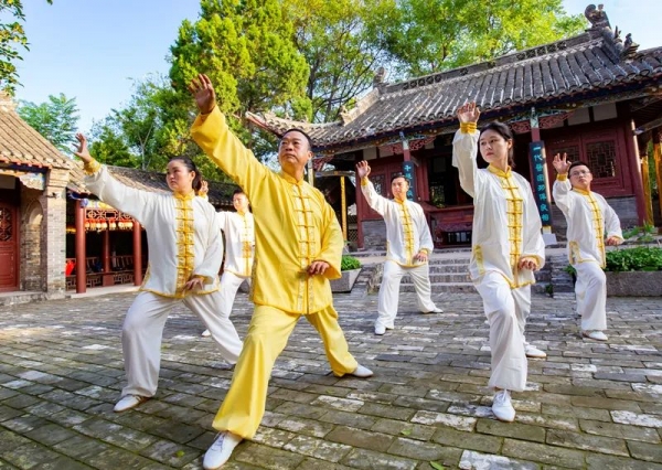 這套流傳了上千年的健身法，現在練不晚，調氣健肺、強心健脾！