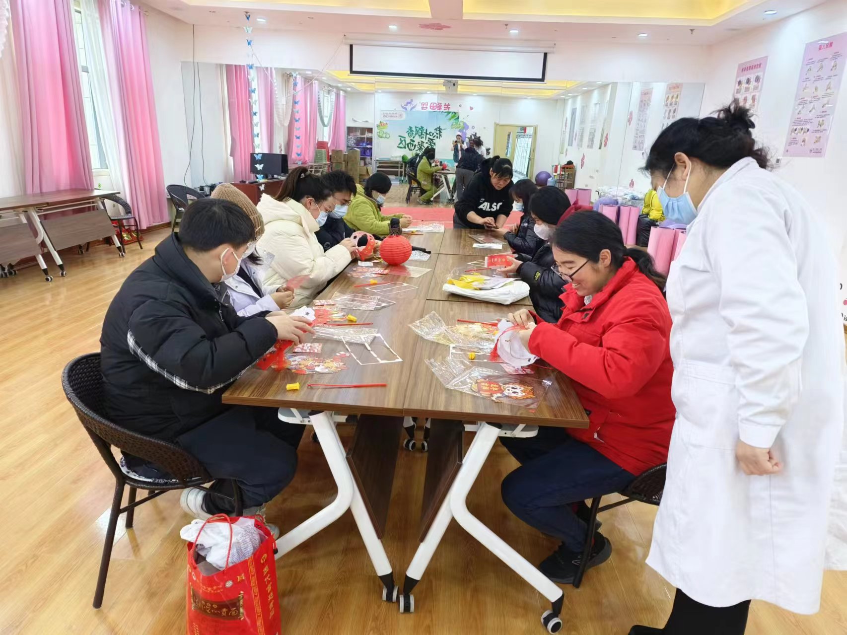 齊樂龘龘！元宵節(jié)，慶團(tuán)圓，醫(yī)院里暖意融融！