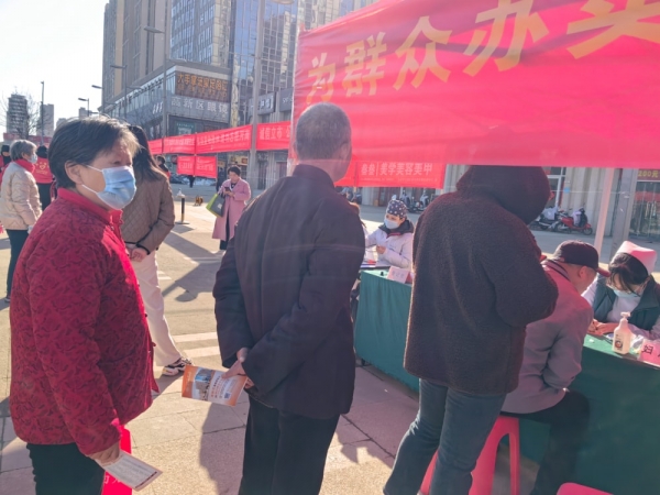 義診、健康指導······鄭州西區(qū)中醫(yī)院專家掀起學雷鋒熱潮！
