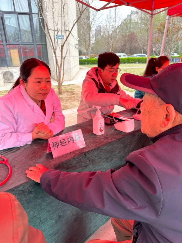 讓百姓有“醫(yī)”靠，鄭西專家義診送健康