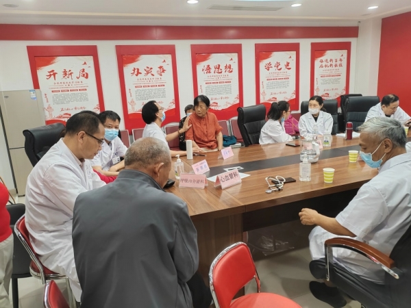 鄭州西區(qū)中醫(yī)院專家暖心義診走進(jìn)社區(qū)，健康福祉送萬家